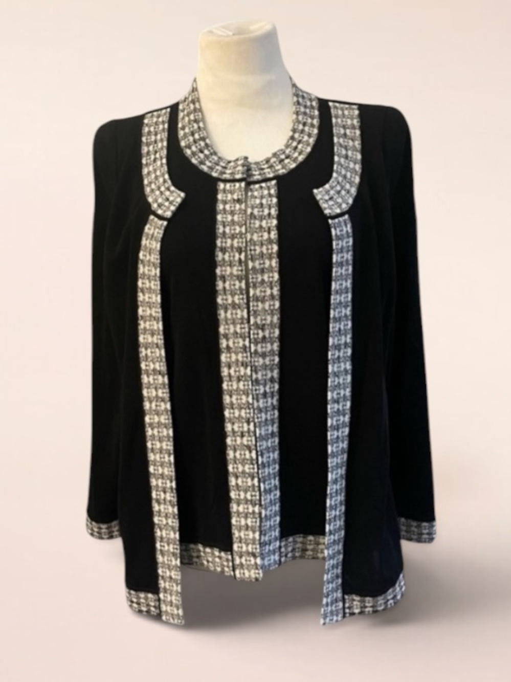 EXCLUSIVELY MISOOK KNIT JACKET SIZE MEDIUM